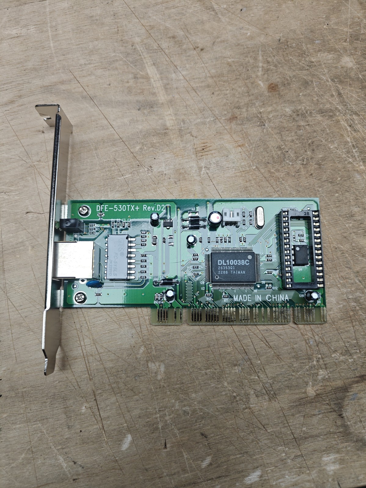 D-Link DFE-530TX+ Rev D2 10/100 Mbps PCI Fast Ethernet Network Adapter Card