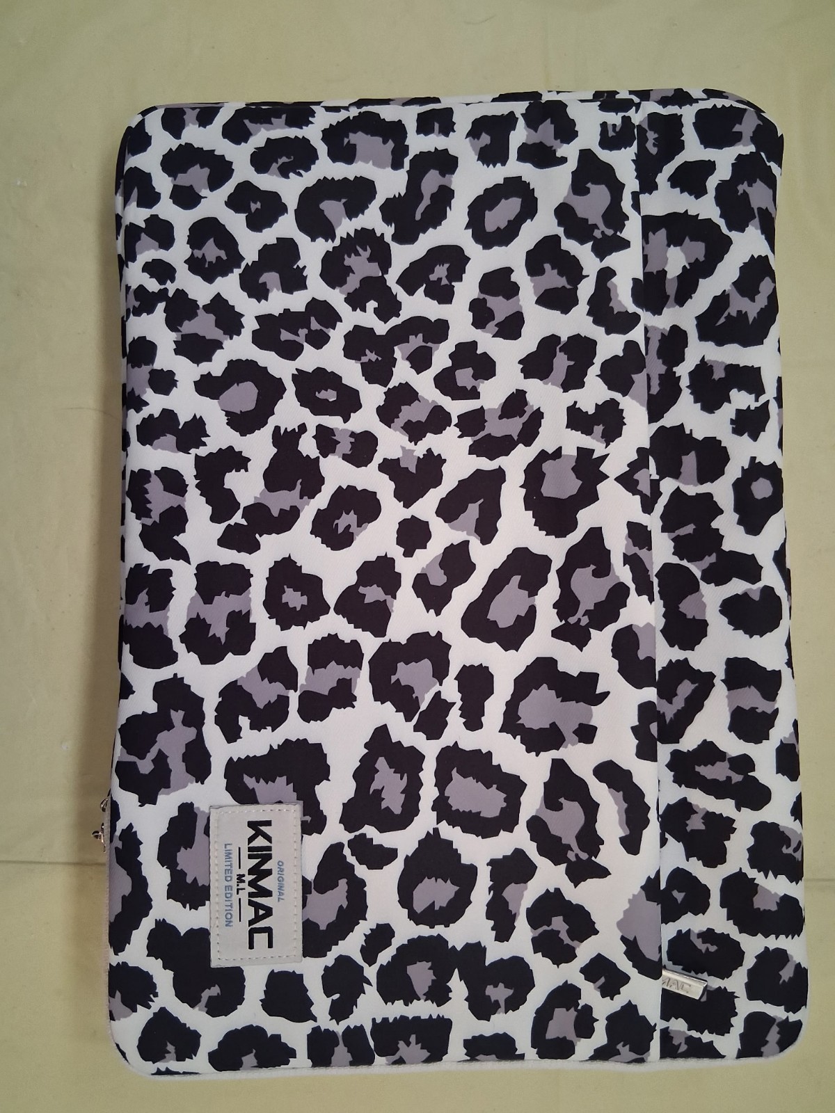 Kinmac Original M.L. Limited Edition laptop Carrying Case. 16"x11"Leopard Print