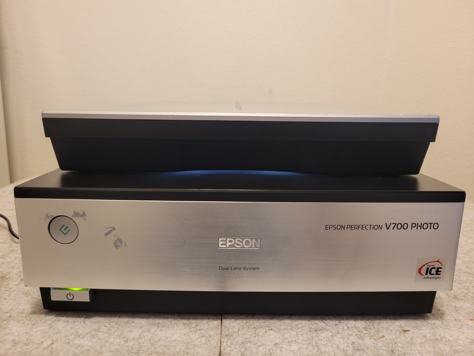 Epson Perfection V700 Photo Flatbed Scanner Untested. 