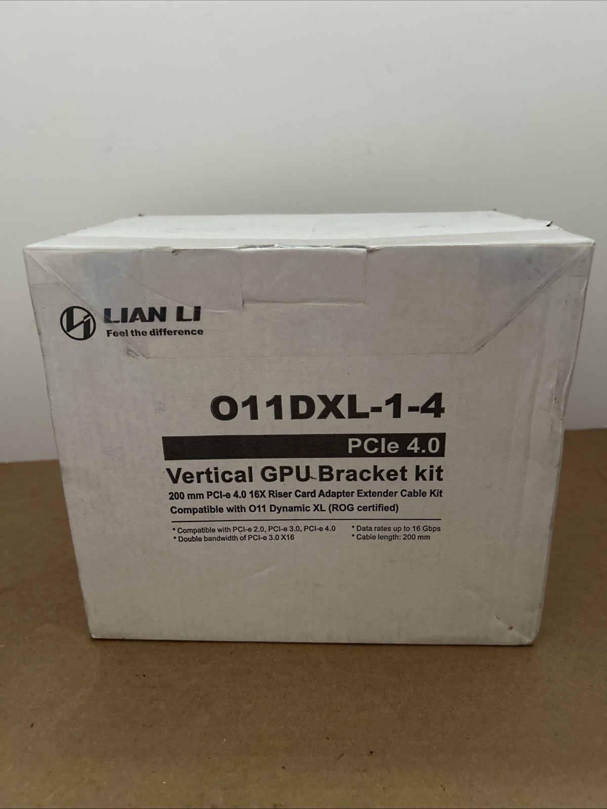 011DXL-1-4 PCle 4.0 Vertical GPU Bracket Kit 200mm 16X Riser Card Adapter Extend