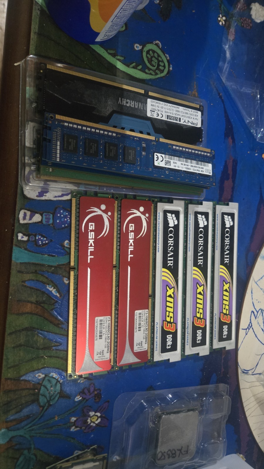 Various DDR3/ddr4 Ram Sticks 2 4gb ddr4, 7 4GB , 3 2GB , 2 1GB. Various Speeds.