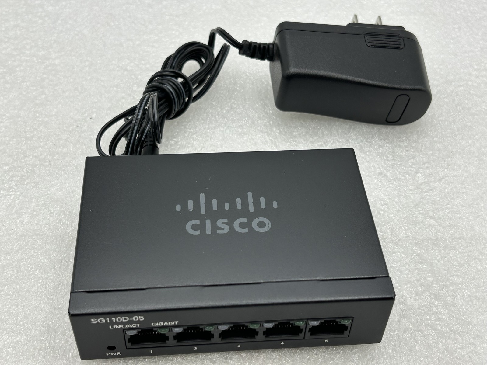 Cisco 5 Port Gigabit Desktop Ethernet Switch LAN 5 Ports SG110D-05 W/ AC FREE SH