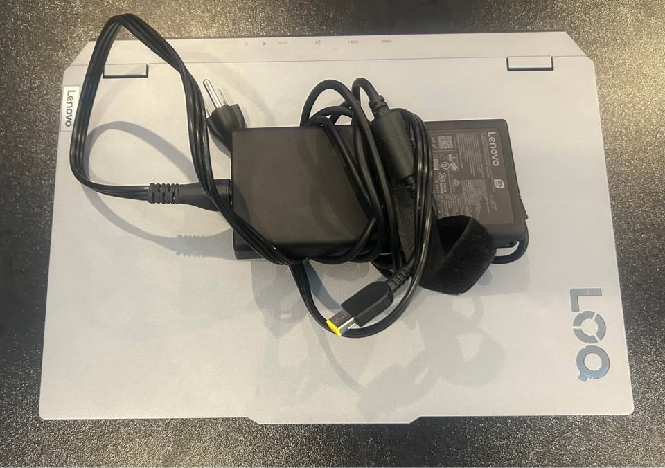 Lenovo LOQ 15IRX10 - 15.6" FHD 144Hz, i5 13450HX, RTX 5050, 16GB RAM, 512GB SSD