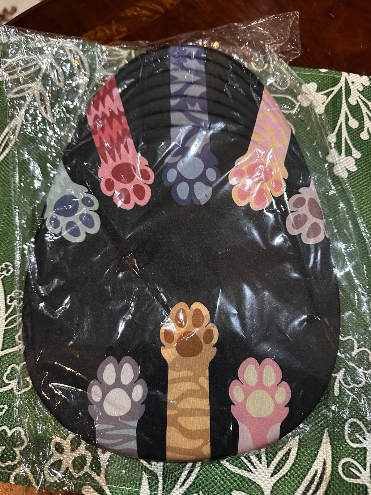 Cat Paw Mouse Pad with Wrist Rest, Black Multicolor, Non-Slip