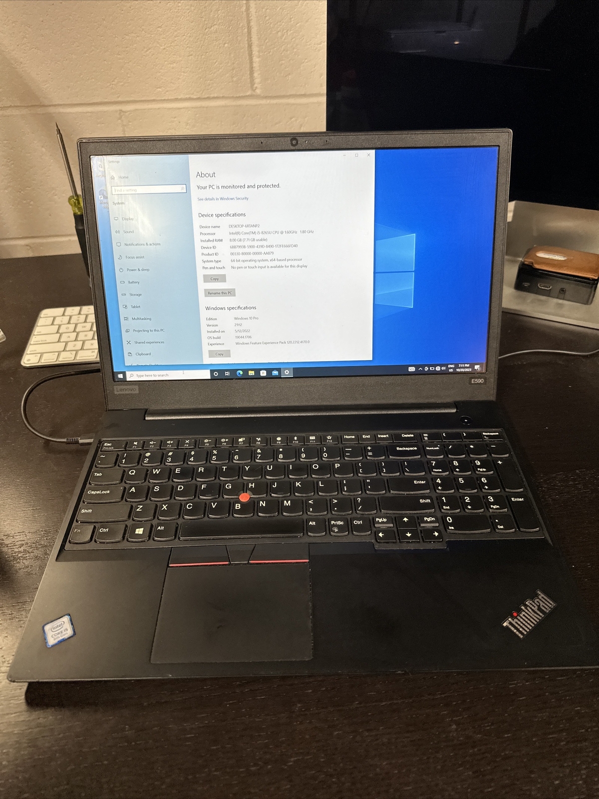 Lenovo 20NB001JUS 15.6-Inch 8 Gb RAM 256 Gb SSD Notebook - Black