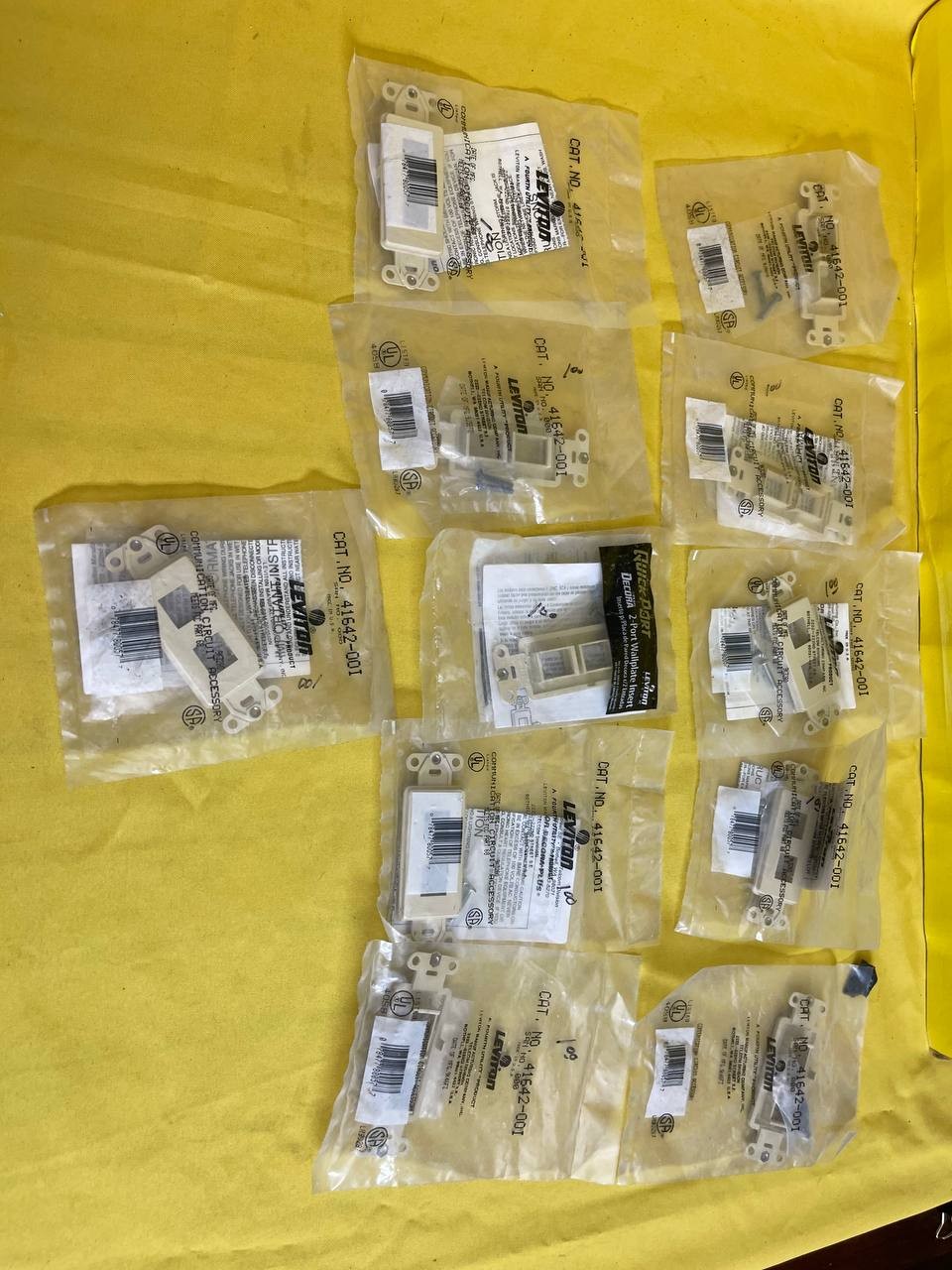 Lot of 10 Leviton 41642-001 QuickPort Decorator Inserts NOS RE