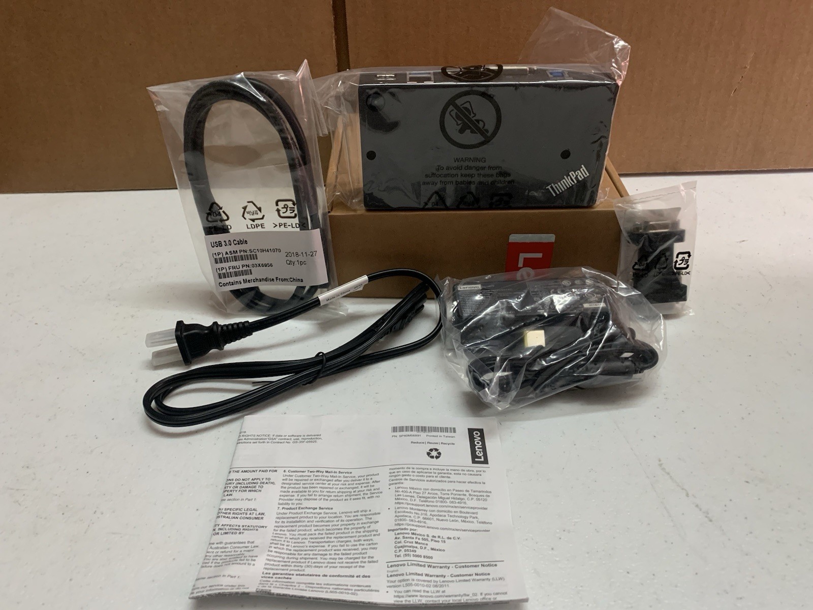 NEW Lenovo ThinkPad USB 3.0 Pro Dock 40A7 DK1522 + 45W Adapter | DisplayLink