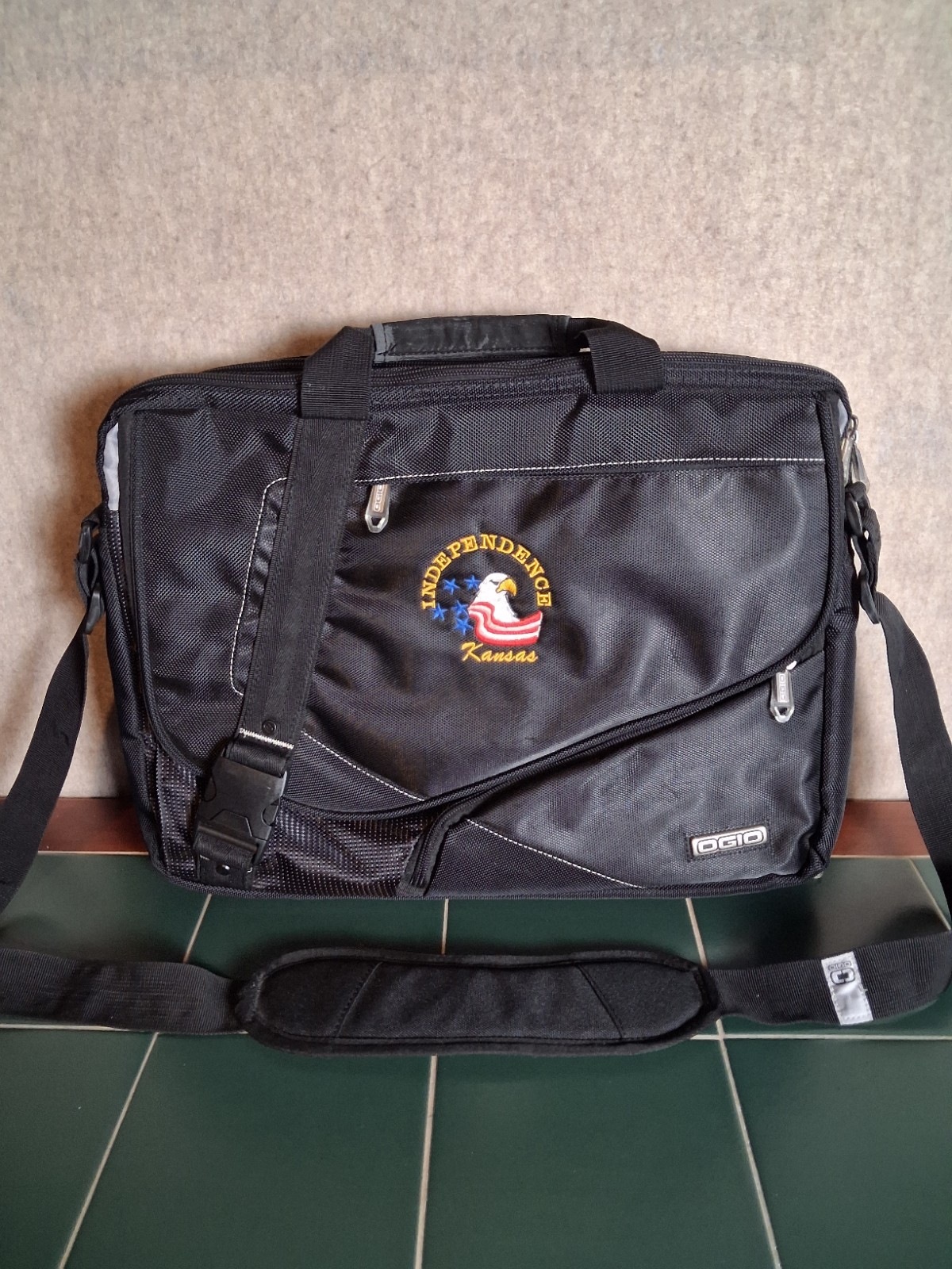 OGIO Voyager Laptop Messenger Bag Blk Travel  Independence Kansas
