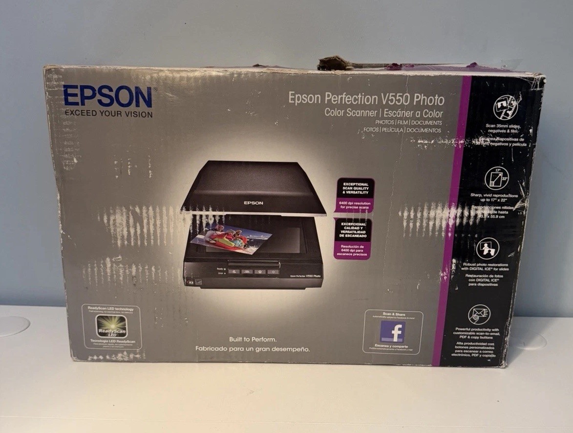 Epson Perfection V550 Photo Color Scanner 6400 dpi Black New In Box Never Used