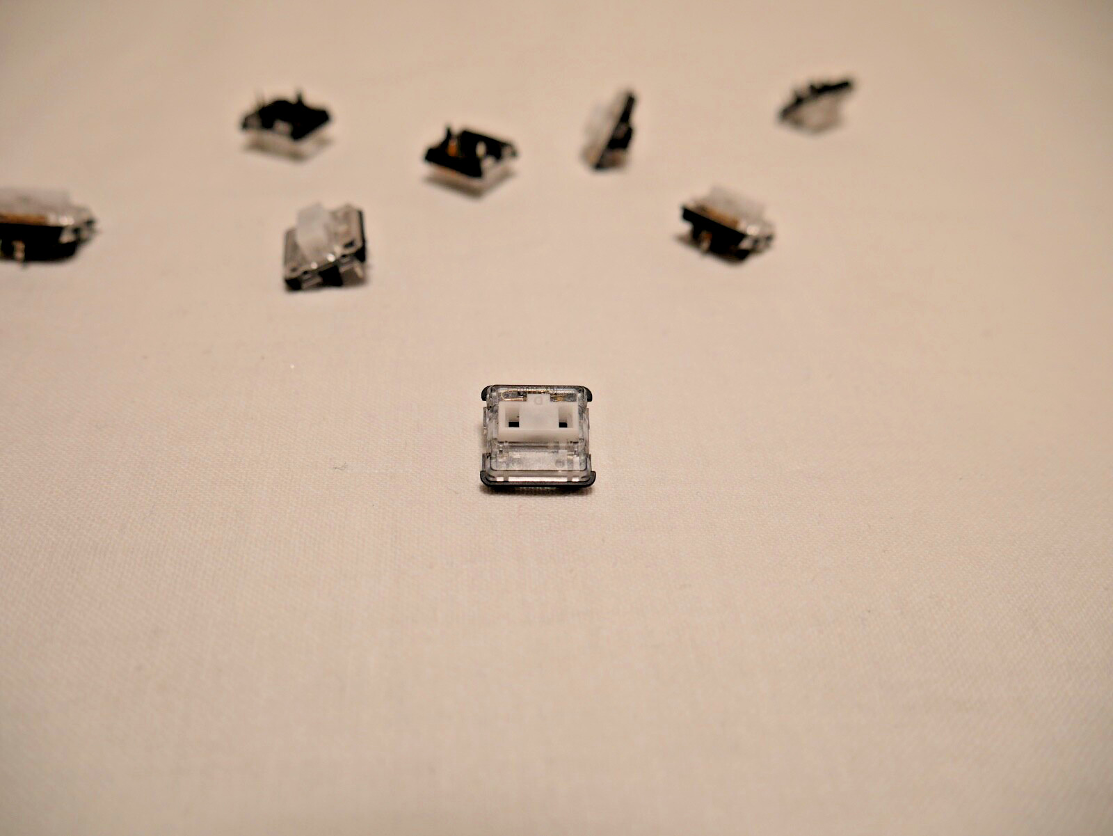 2x Logitech G915, G815 Clicky Switch Replacement | Original Spare Parts Keyboard
