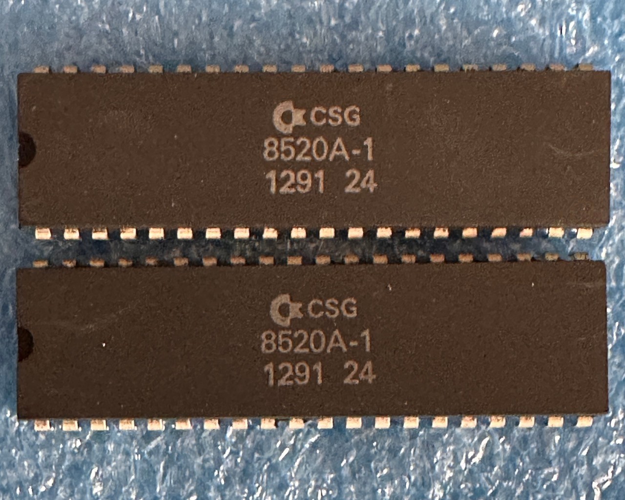 8520A-1 MOS/CSG ODD EVEN (x2) from an AMIGA 500 rev.6A #12 91