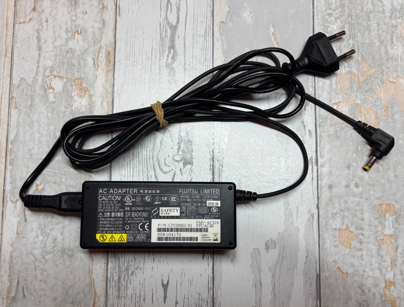Genuine Fujitsu 19V 3.16A 60W AC Adapter Charger FMV-AC319 FPCAC46 SEC80N2-19.0