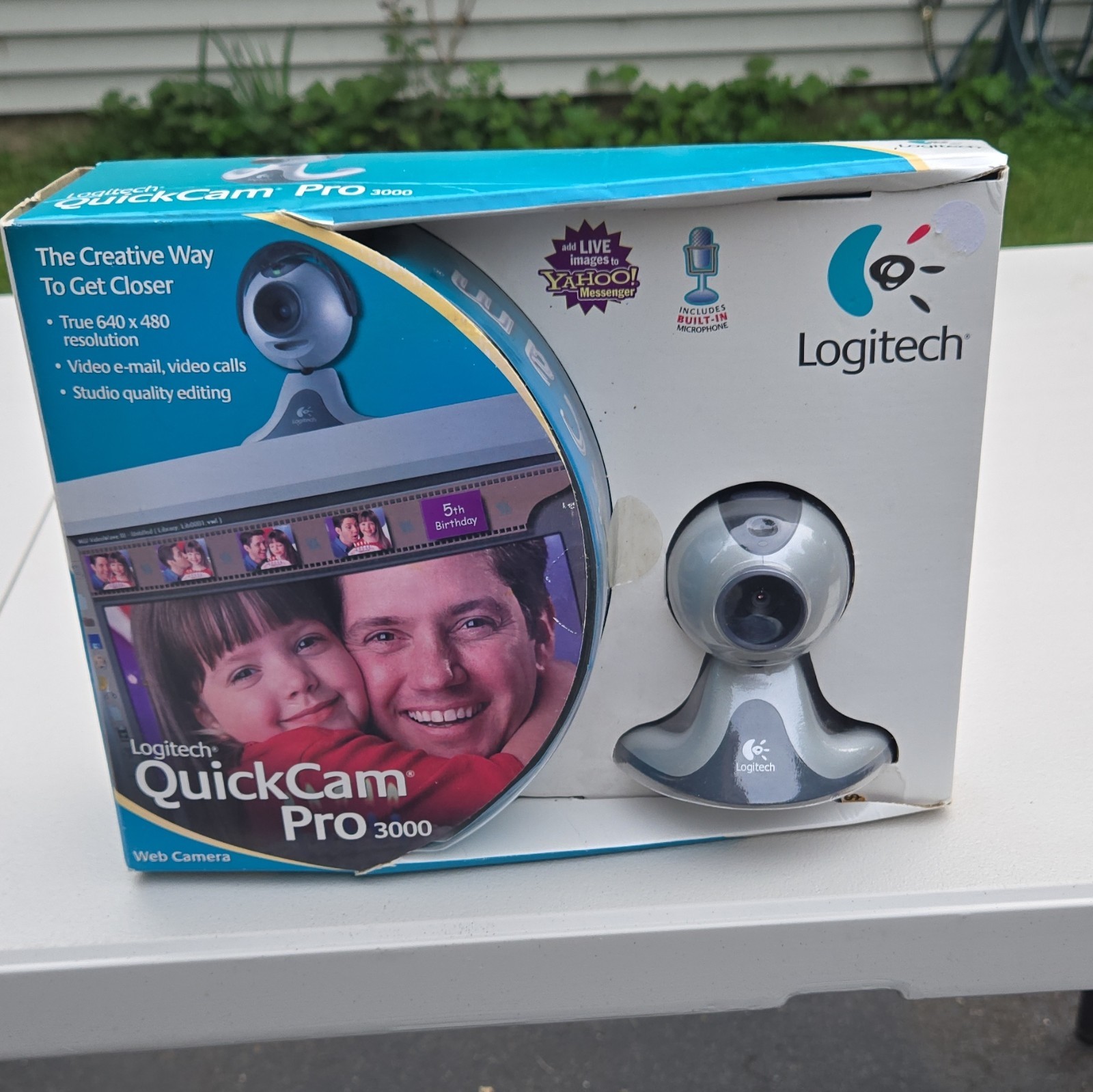 Logitech QuickCam Pro 3000 Webcam 640x480 Video/Photo, Built-In Microphone