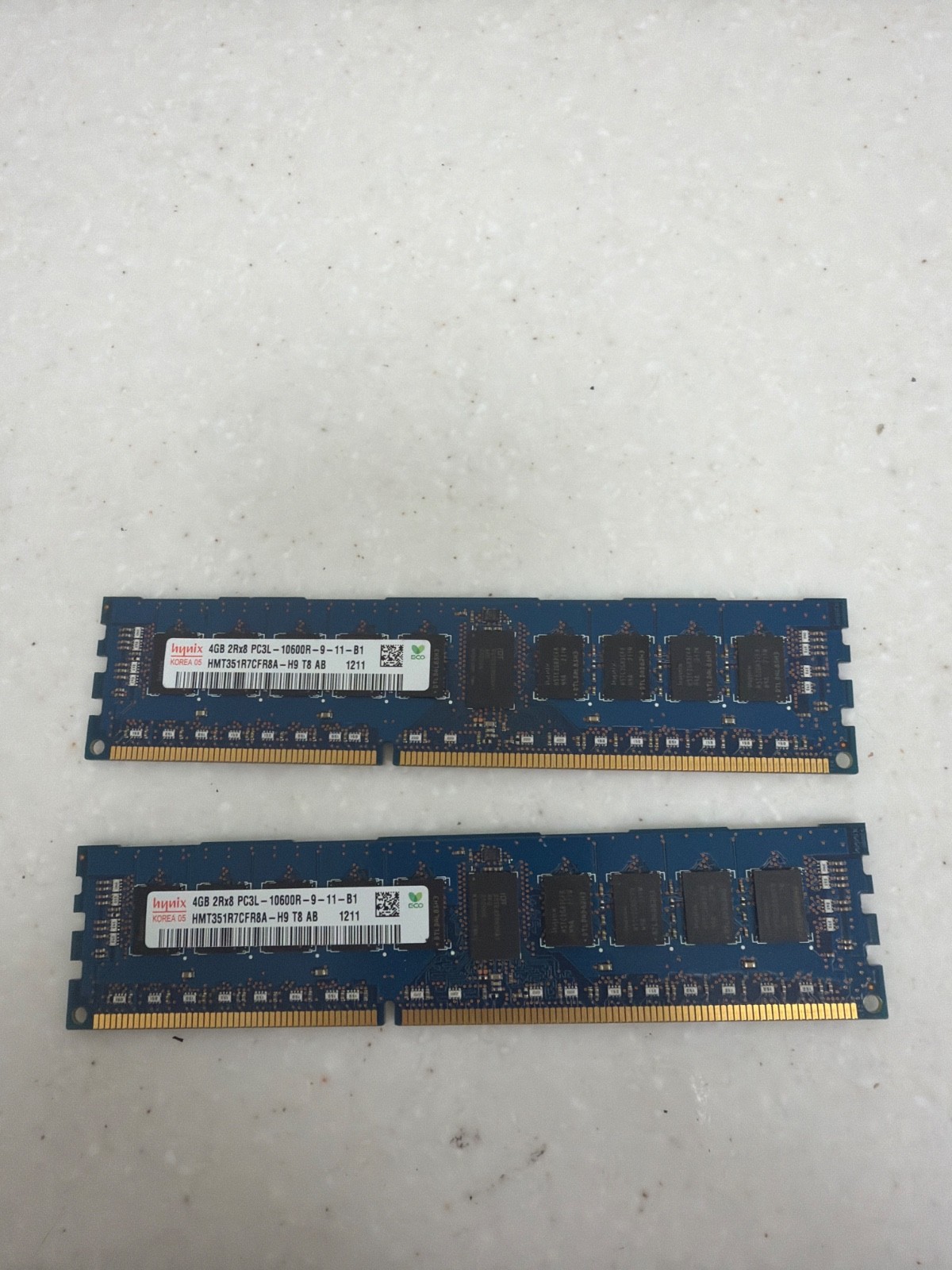 SK Hynix HMT351R7CFR8A-H9 4GB 2RX8 PC3Lk-10600R DDR3 ECC RDIMM RAM Module 2 dimm