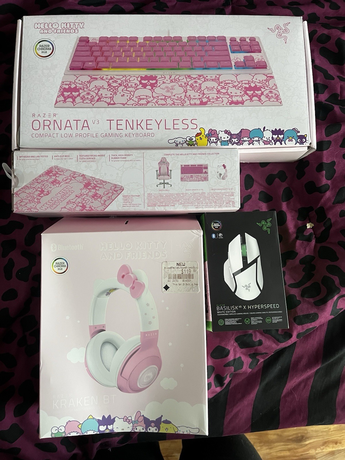 Hello Kitty Gaming Razer Set Up, Comes With Keyboard, Mouse Pad, Mouse, Headset