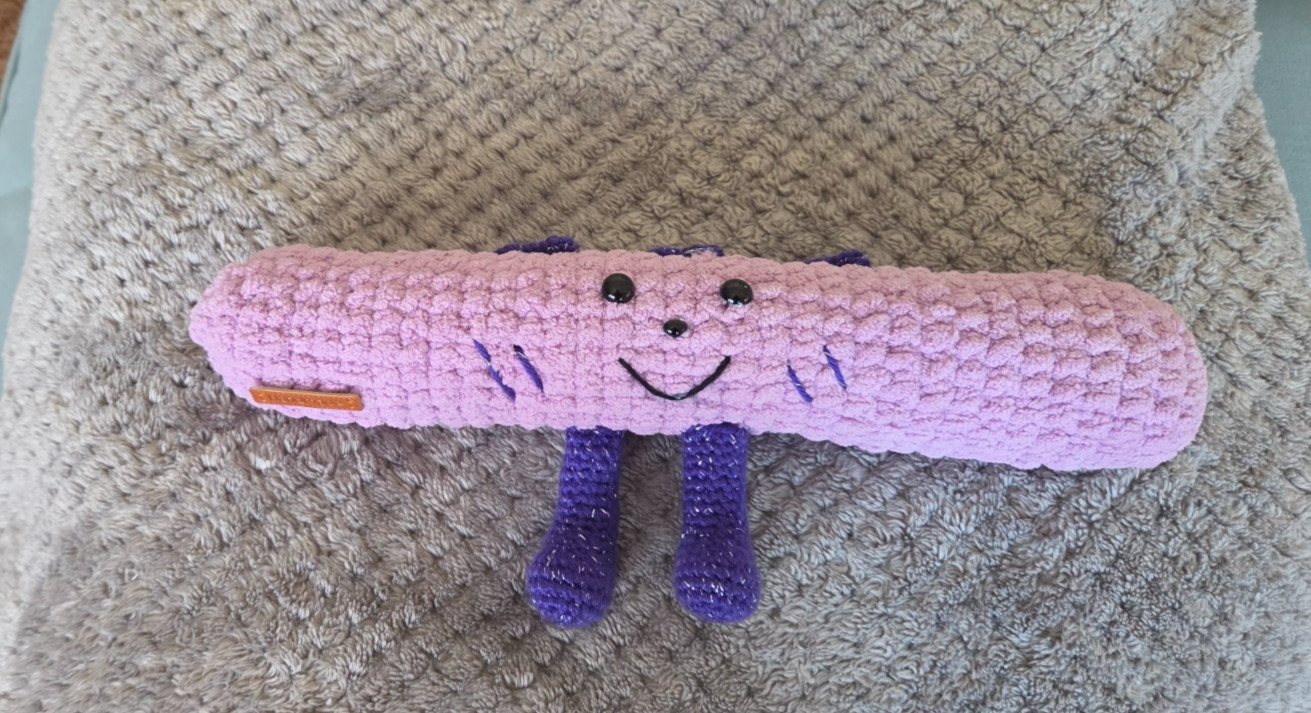 Handmade crochet Custom Tufted Keyboard wrist rest Pad +phone holder cute smile