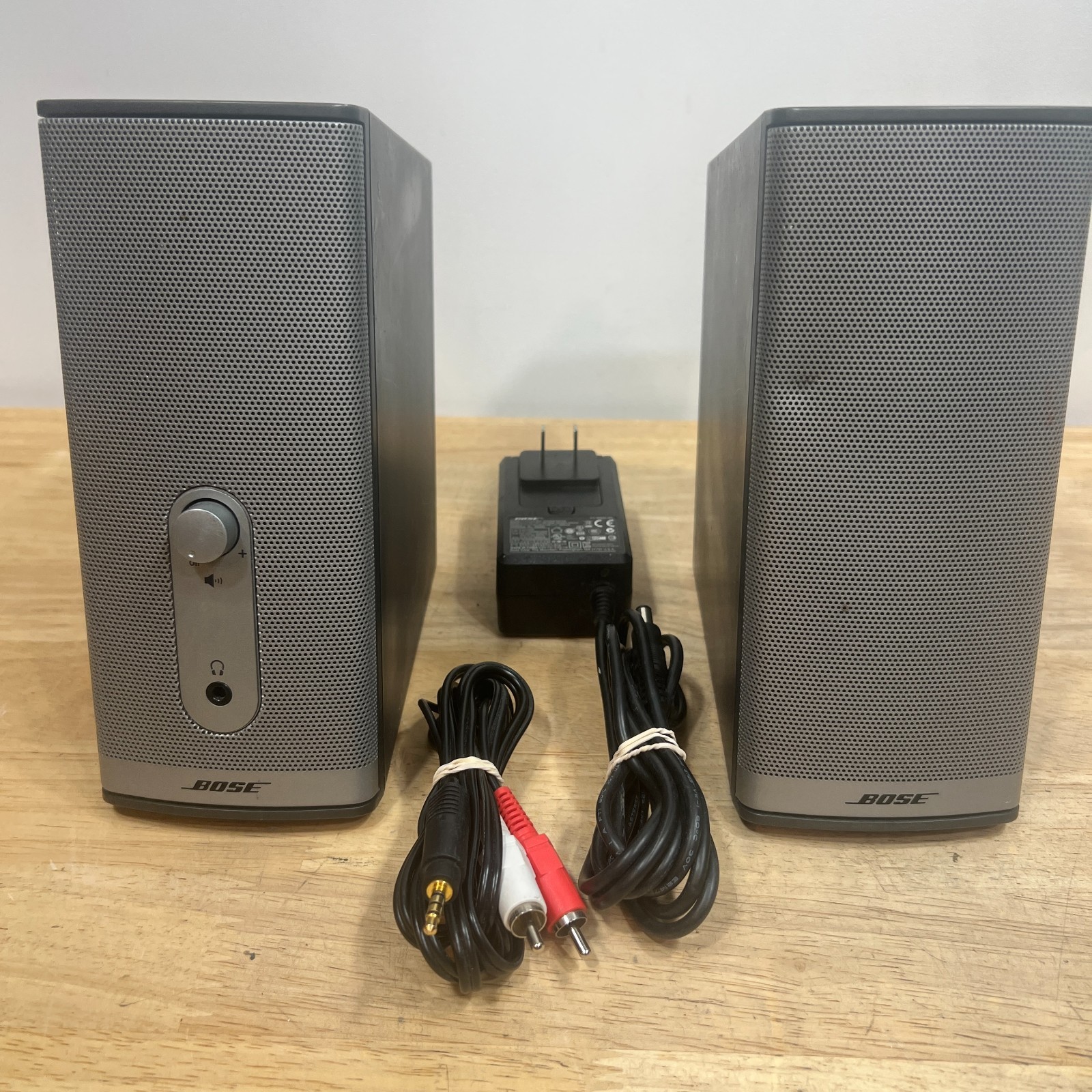 Bose Companion 2 Series II Multimedia Speaker System Silver Desktop Computer PC