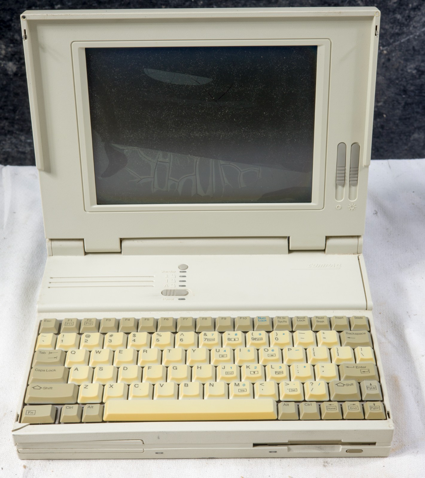 Vintage Compaq LTE 386s/20 Series 2800 386SL-20 untested 1990