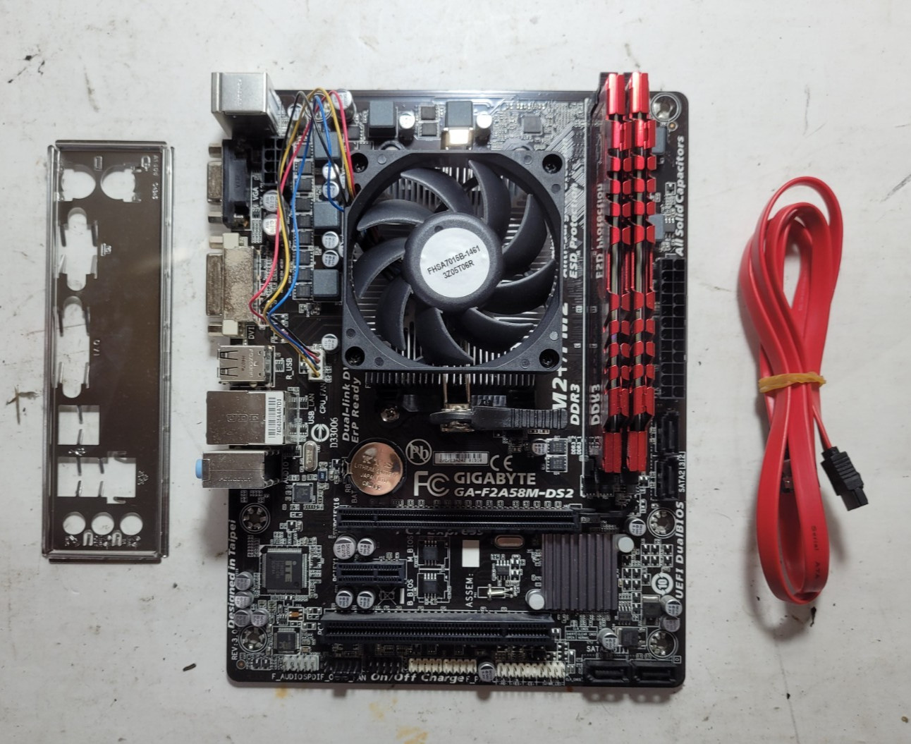 Gigabyte GA-F2A58M-DS2 Motherboard w/AMD A8-6600K, 8GB RAM & IO Shield #0004