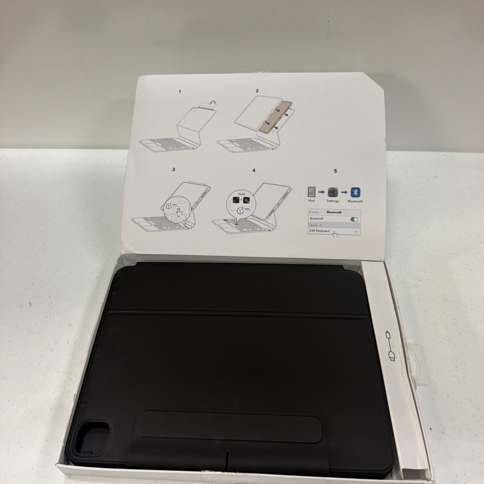 ESR Magnetic Keyboard Case - iPad Pro 11 (2024)