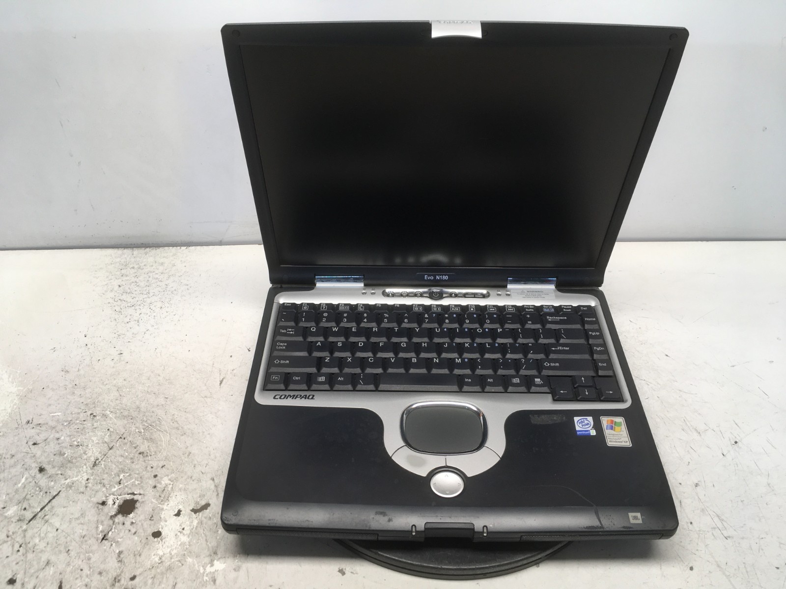 Compaq Evo N180 Intel Pentium III No RAM NO HDD No Batt
