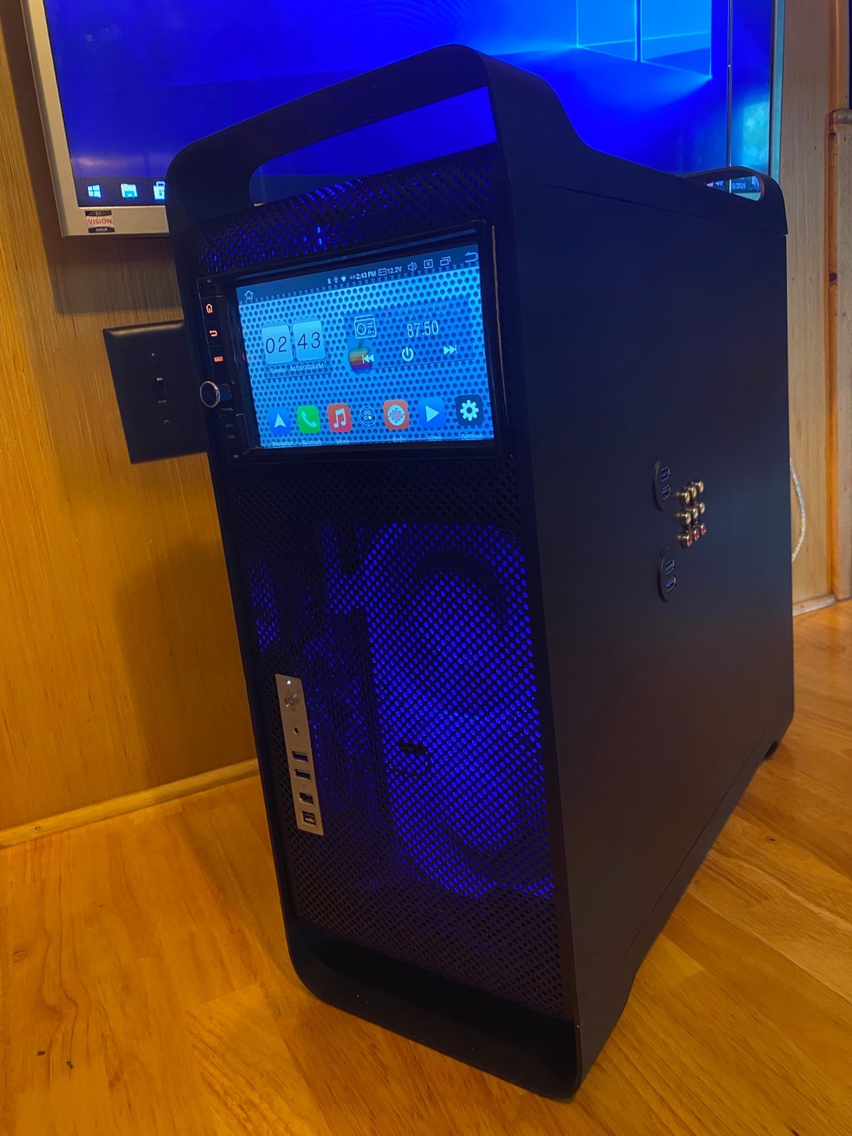 Custom Apple Mac Pro 3, 1  Built in 7" Android touchscreen receiver  34gb RAM