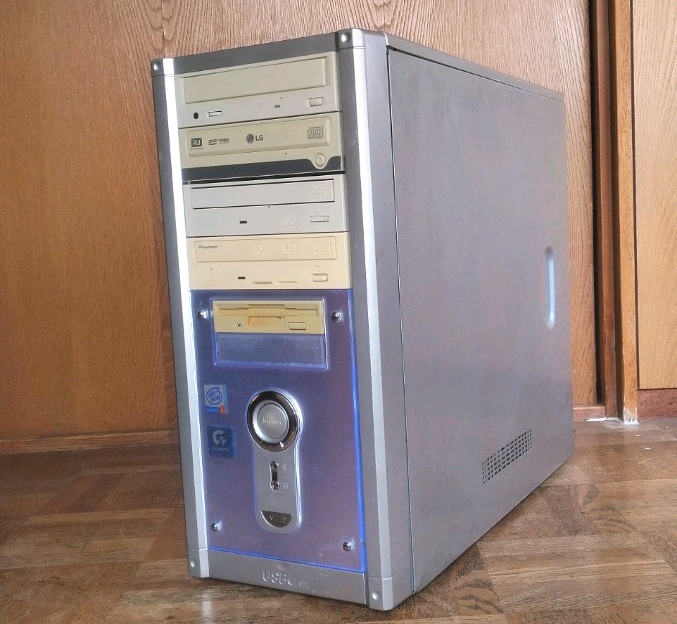 Rare  Retro Gaming PC - P4 2.4GHz  FX 5200 Win xp sp3  Can't ship to the US