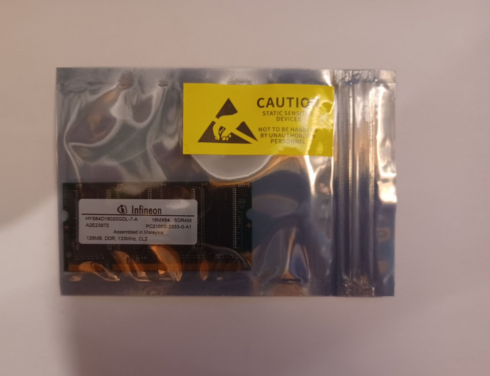 Infineon Laptop Memory 128MB DDR-266 (PC-2100) HYS64D16020GDL-7-A