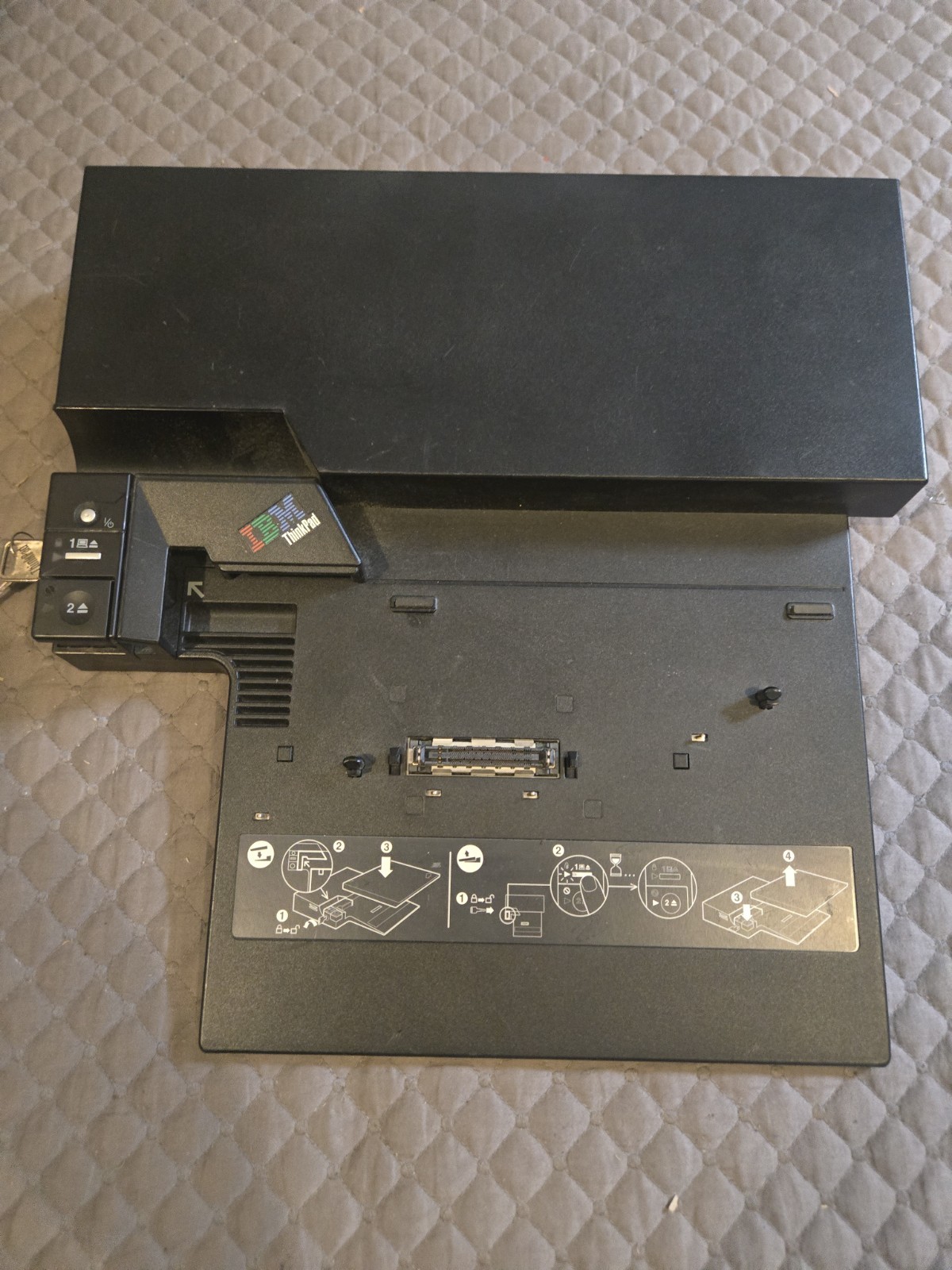 IBM ThinkPad Advanced Docking Station Type 2503 with 2 keys For Parts