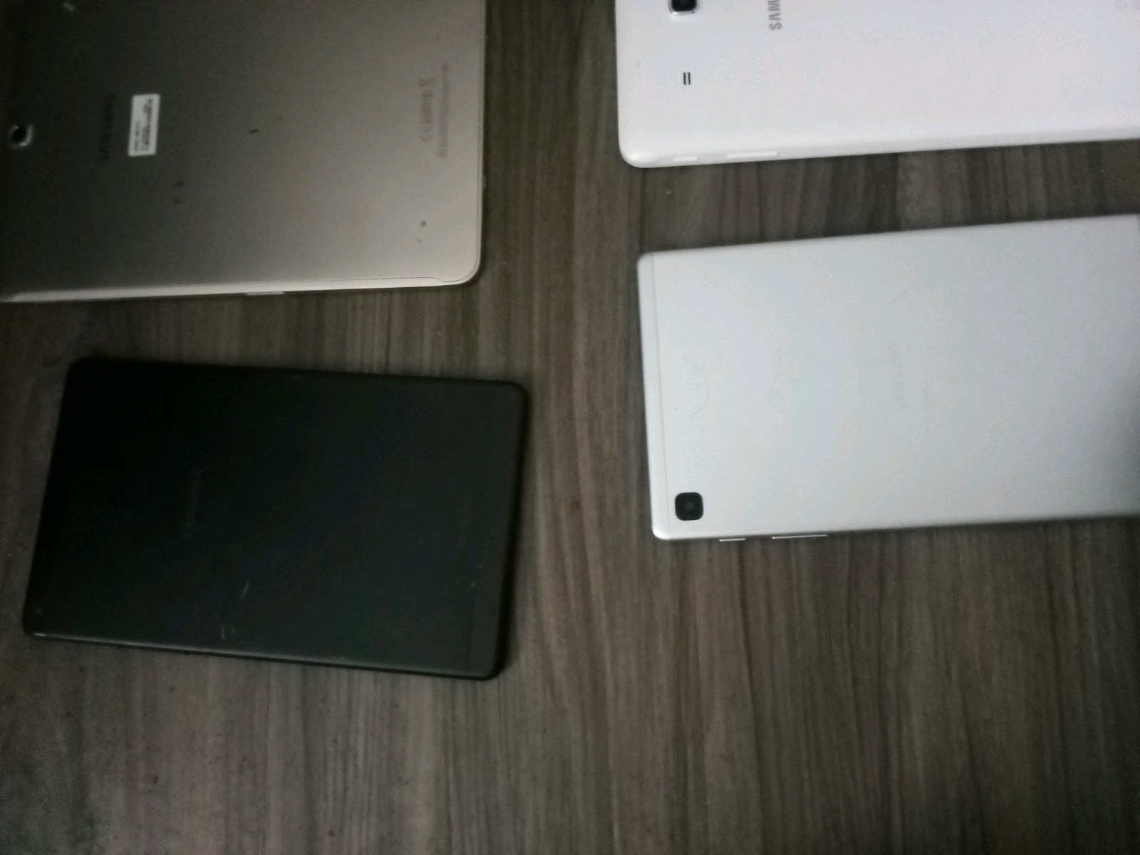 Lot Of 7 Samsung Tablets - Parts Only - Cracked Screens - Dead Unit