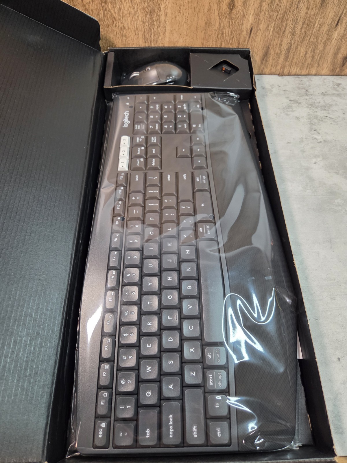 Logitech K850 Wireless Bluetooth PC Keyboard- Black with M720 mouse