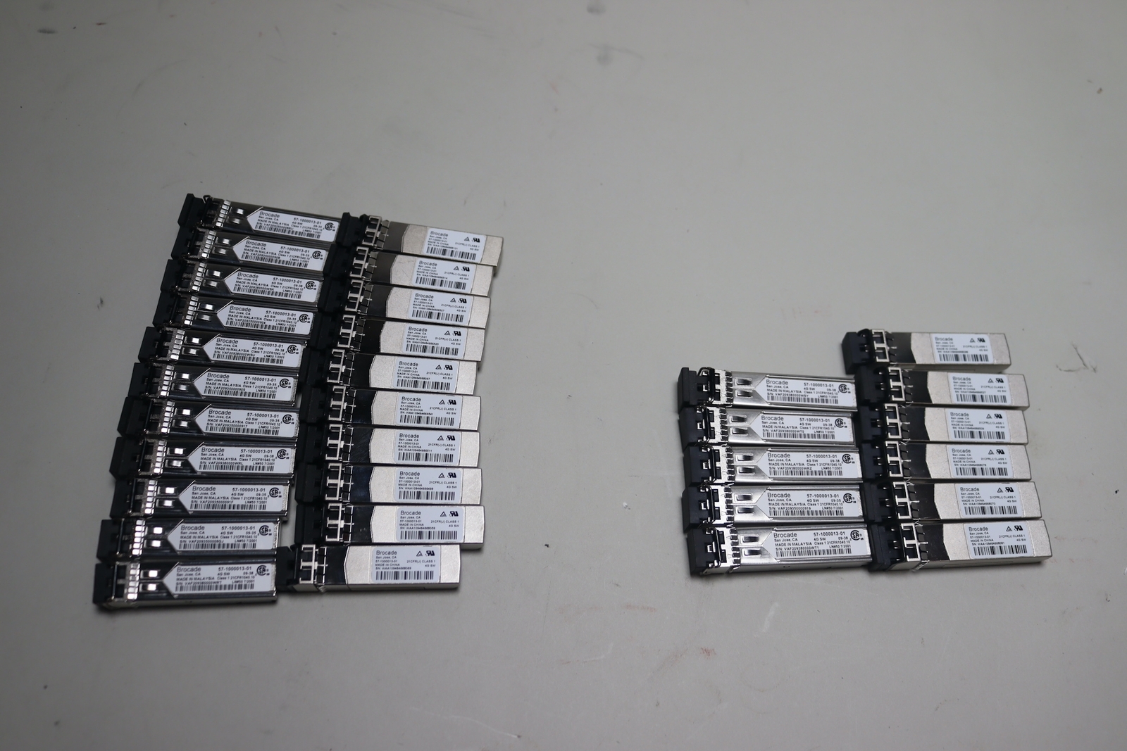 lot of 31 Brocade 57-1000013-01 4Gb Fibre Channel 550m 850nm SFP+ Transceiver