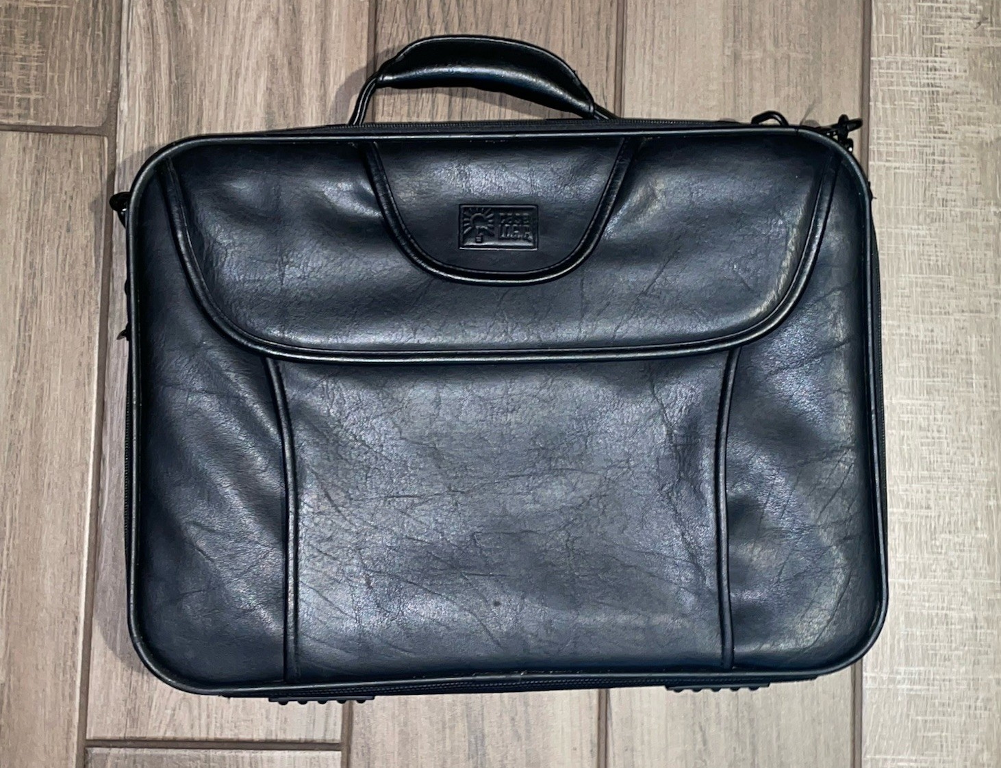 Case Logic Vintage Black Faux Leather Laptop 15 Inch Briefcase Professional Bag