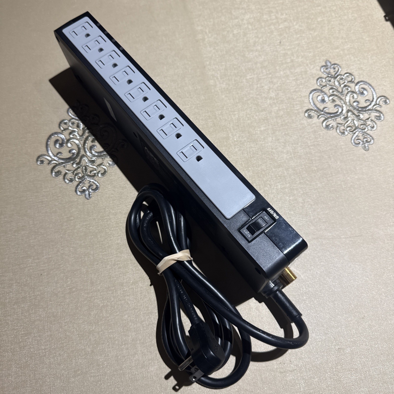 APC Premium Audio/Video Surge Protector 8 Outlet wCoax Protection, 120V/JUA3280