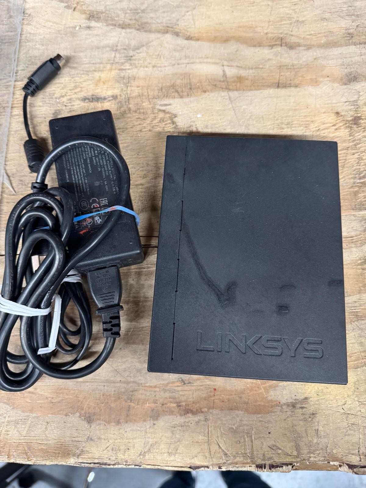 Linksys LGS108PV2 8-Port Buisness Desktop Gigabit PoE+ Switch