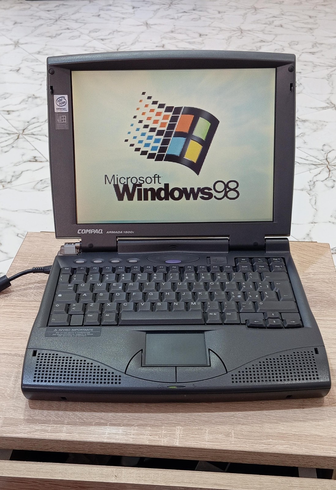 Compaq Armada 1500C Retro Laptop Computer with Original Charger & Carrying Case 