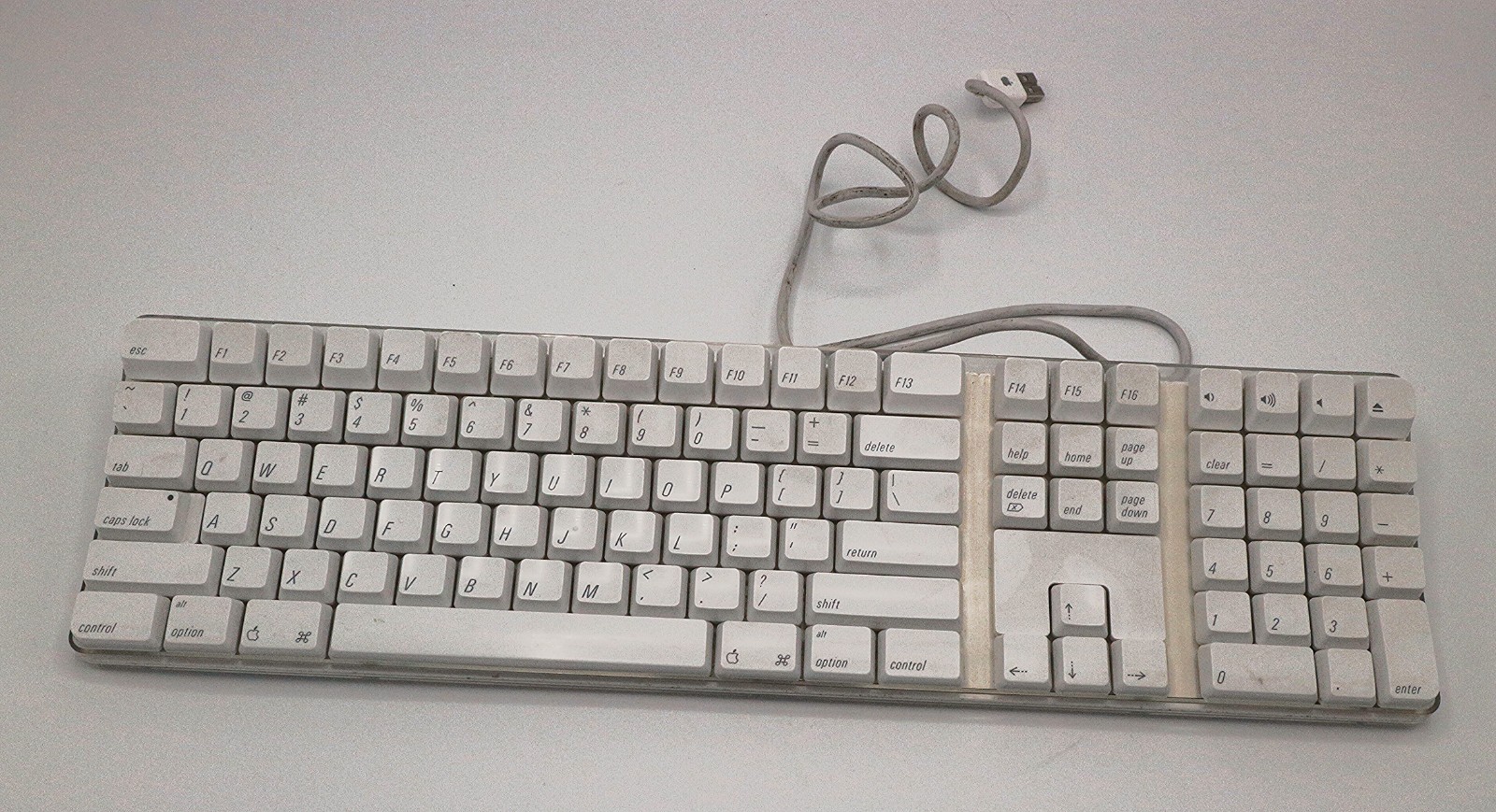 Apple A1048 Wired USB Keyboard M9034LL/A 658-0306 CLEAN Tested Working NICE