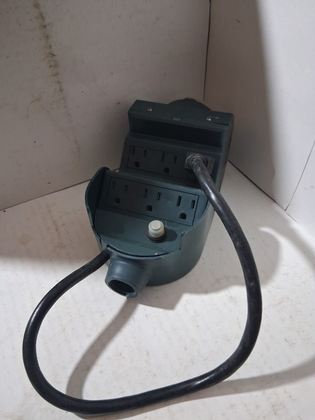 GE Relocatable Power Tap Surge Protector Six Outlets EMP700UL-MT 125V, 15A