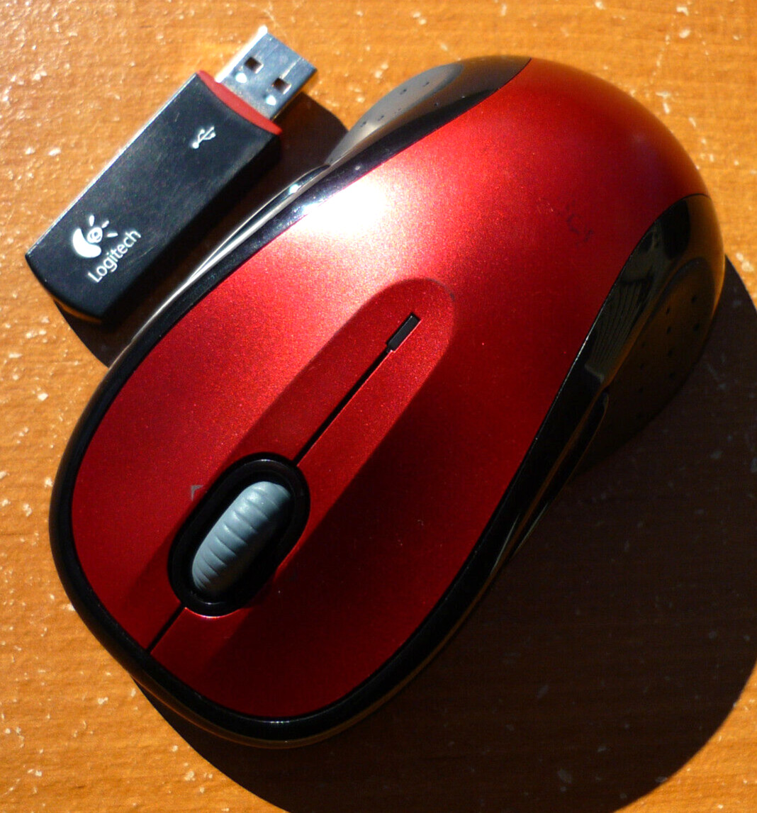 Logitech LX8 Wireless Laser Mouse + Receiver Metallic Red M-BCK135 Clean Tested