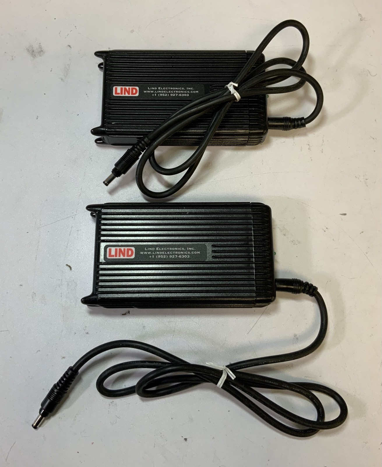 (Lot of 2) Lind TA1963-3821 120W 19V 6.5A Automobile Power Adapter/Charger "F5D"