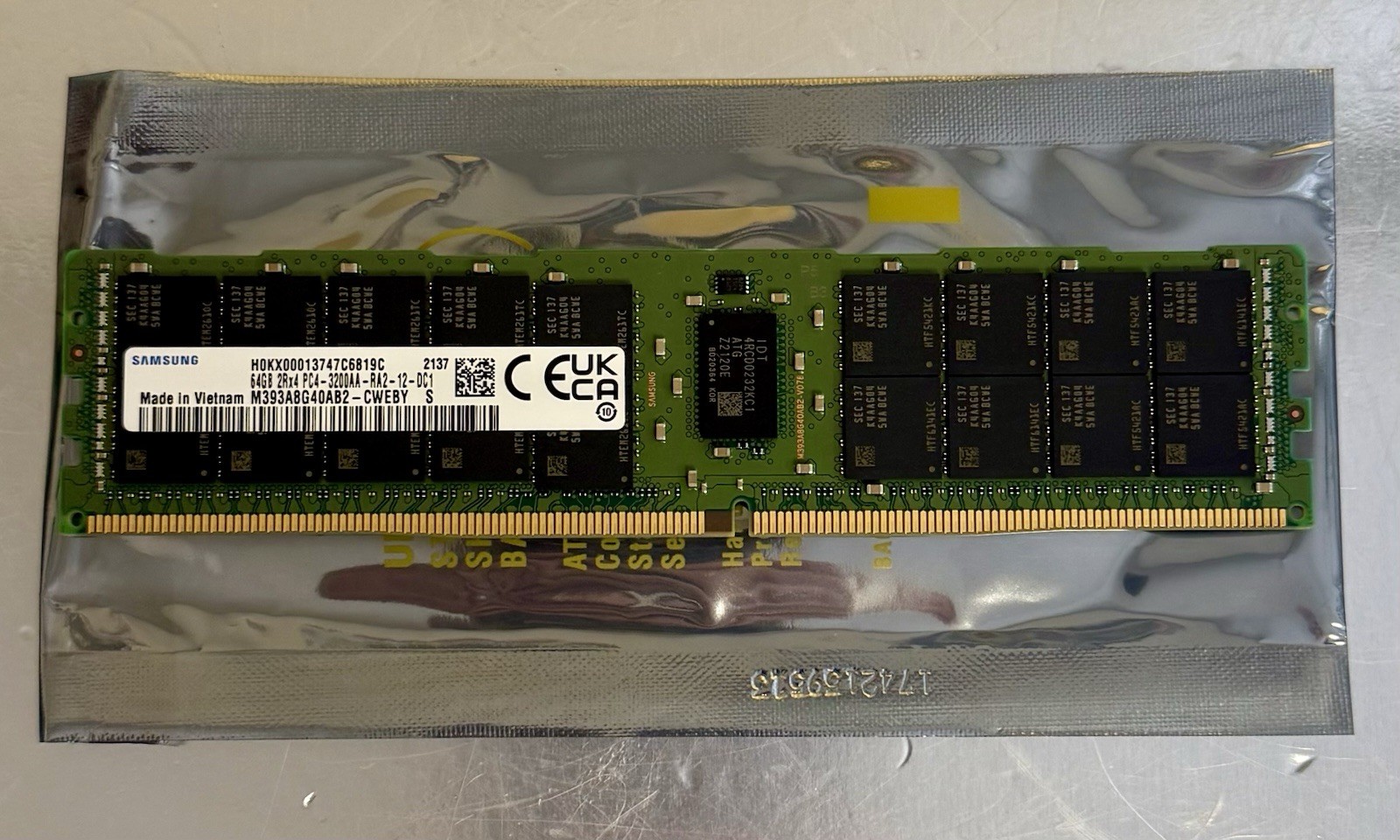 M393A8G40AB2-CWE SAMSUNG 64GB DDR4 3200 ECC REG 2Rx4 SERVER MODULE