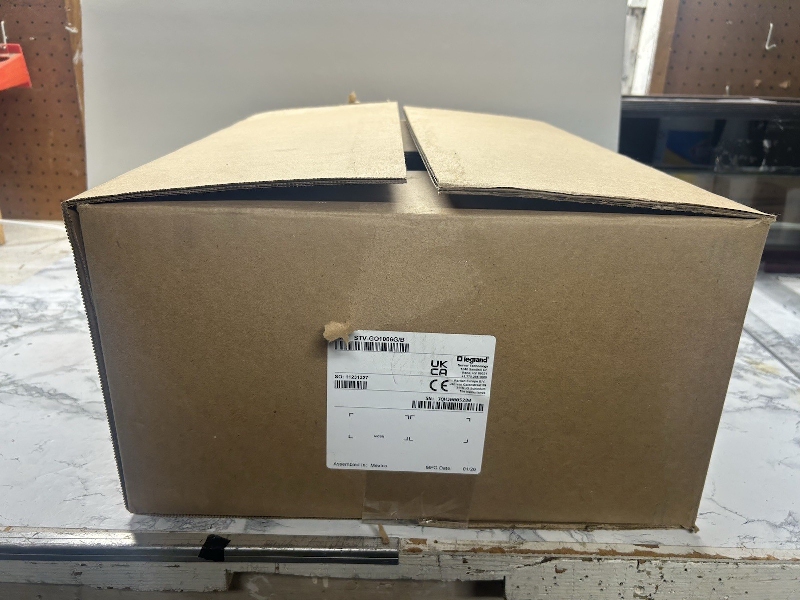 STV-GO1006G/B Raritan Custom Basic PDU C19 Outlets 380/400/415V 3PH New Not Used