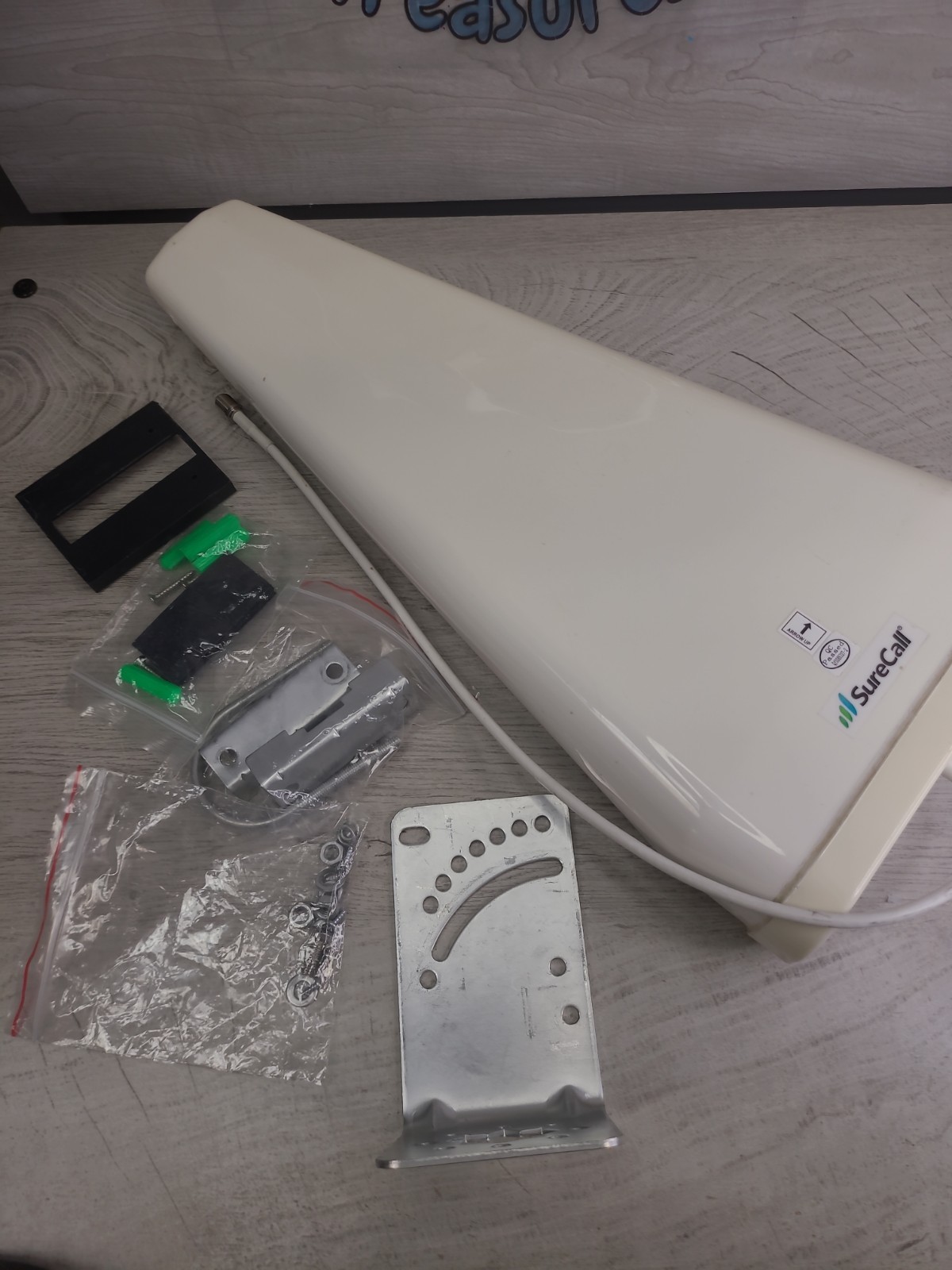 SureCall 5G Ultra-Wideband Directional Outdoor Yagi Antenna - SC-530W Preowned 