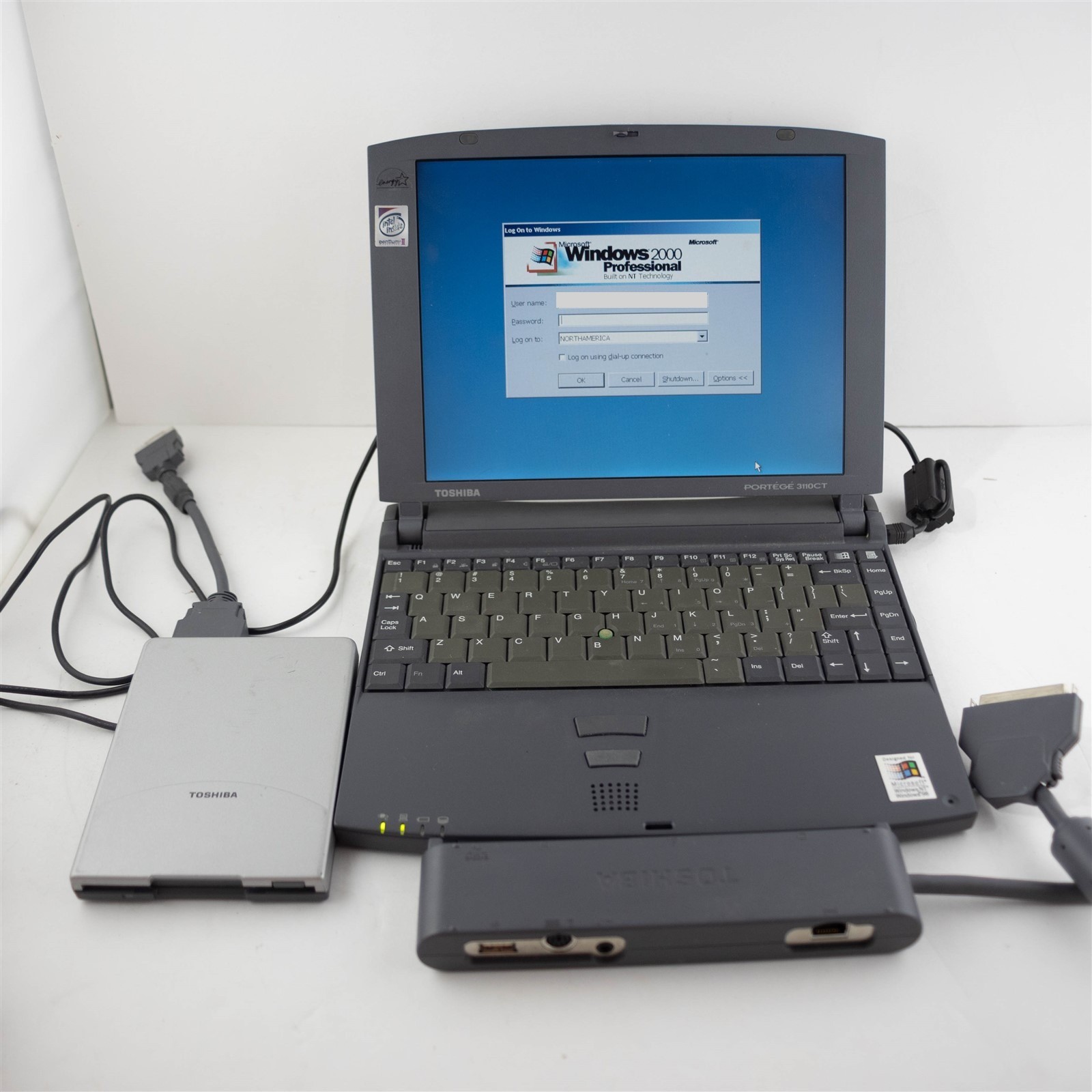 Toshiba Portege 3110CT Laptop Pentium II 300 Win2K Boots, I/O Adapter + Floppy