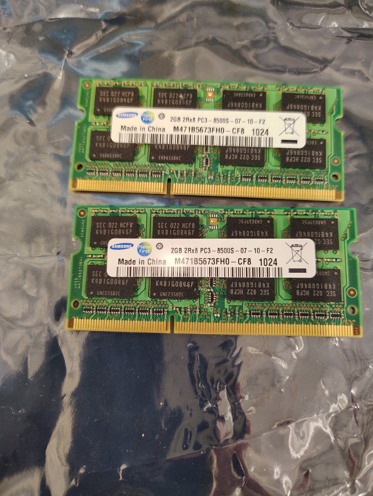 Pair of Samsung 2GB DDR3 notebook memory (model M471B5673FH0-CF8) 