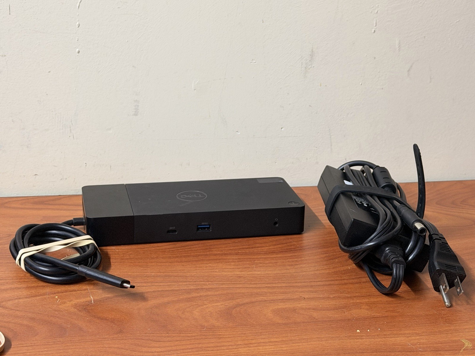Dell WD19 USB-C Docking Station K20A001 w/ 130W AC Adapter
