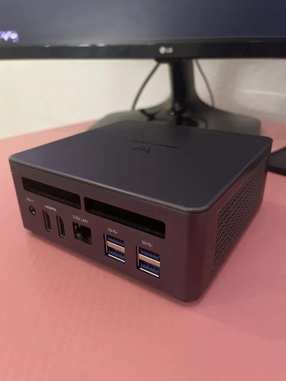 MINISFORUM UM790 Pro Mini PC Ryzen 9 7940HS 32GB Win11 Radeon 780M