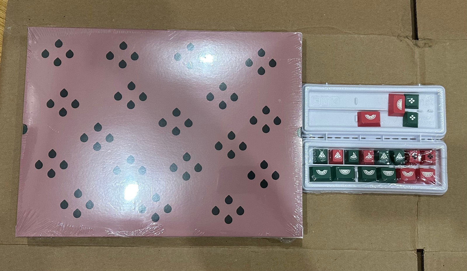 GMK Watermelon - Base + Novelties kit keycaps