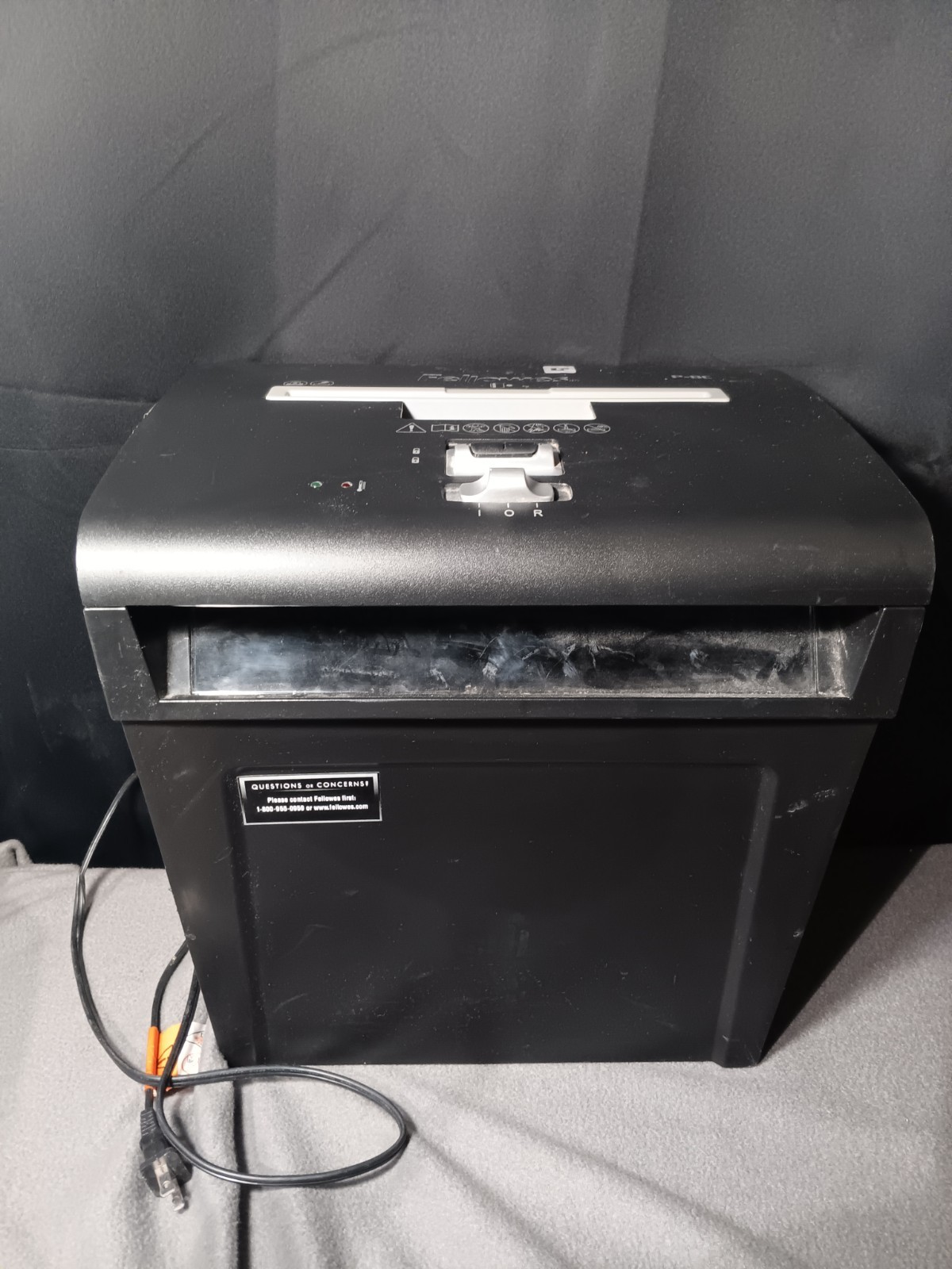 Fellowes P‑8C Paper Shredder For Parts As Is Turns On Reverse Only 120V