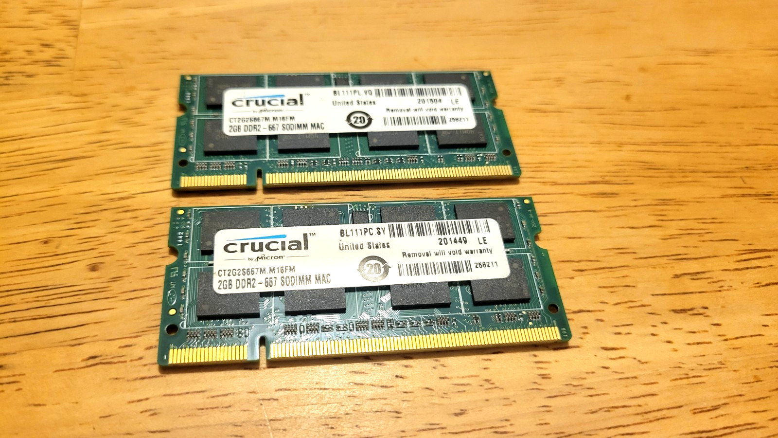 Crucial 4GB (2 x 2GB) DDR2 SO-DIMM 200-pin 667 MHz PC2-5300S Laptop RAM PC/MAC